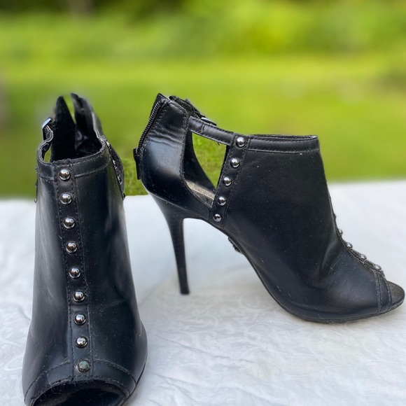 Size 8 Vera Wang pumps - Picture 4 of 4